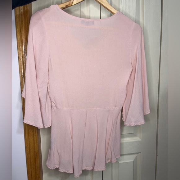 Le Château Pastel Pink Flowy Blouse Fitted with Beautiful Sleeves - Picture 2 of 5